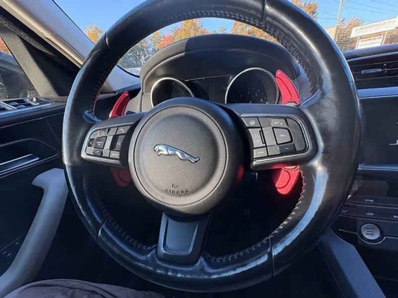 2017 Jaguar F-PACE Image 29