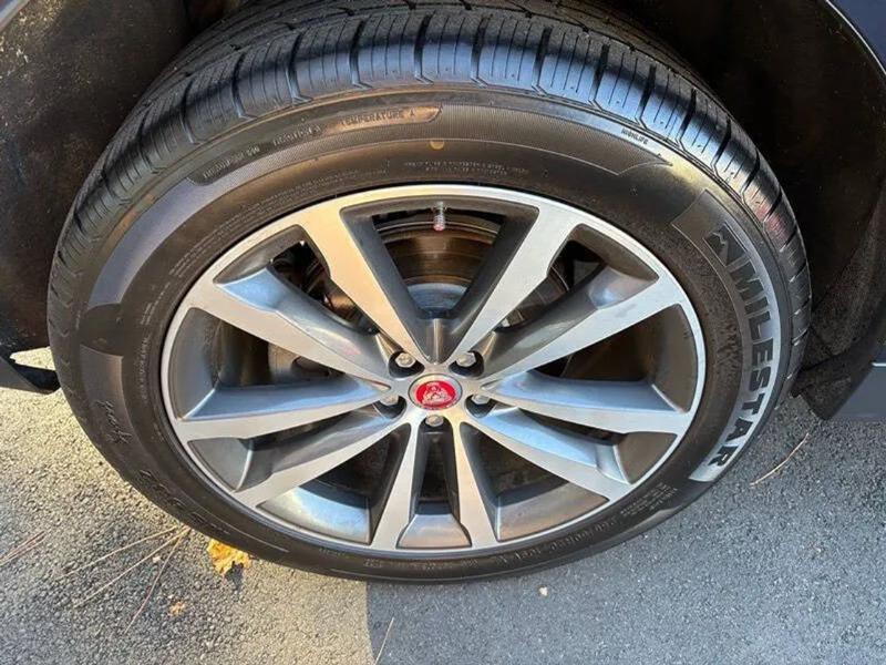 2017 Jaguar F-PACE Image 37