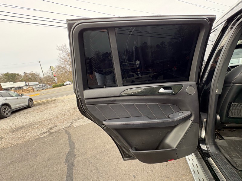 2016 Mercedes-Benz GL-Class Image 33