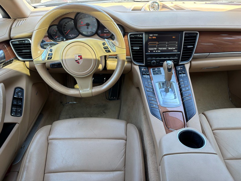 2013 Porsche Panamera Image 12