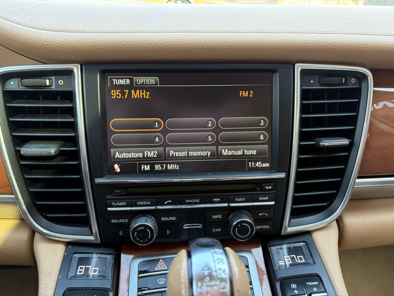 2013 Porsche Panamera Image 17