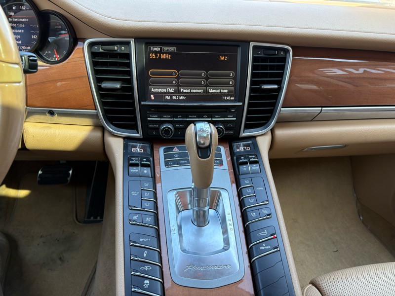 2013 Porsche Panamera Image 22