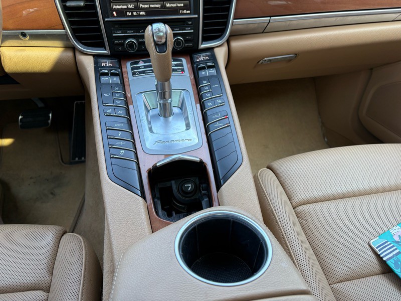 2013 Porsche Panamera Image 23