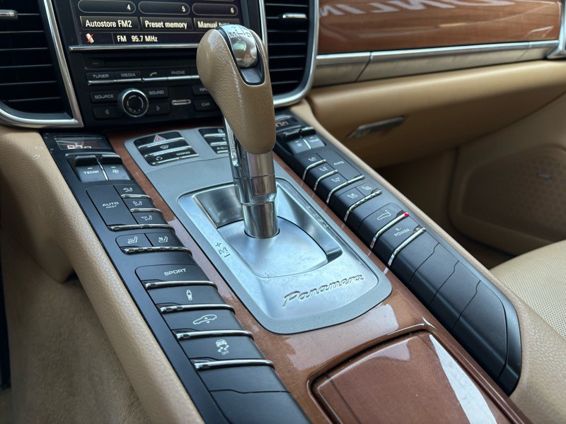 2013 Porsche Panamera Image 24