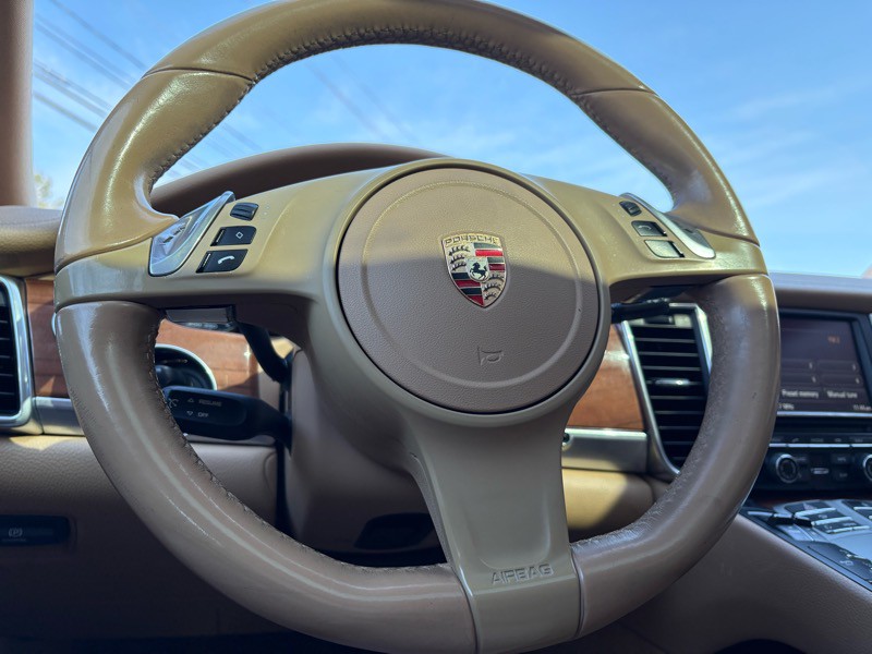2013 Porsche Panamera Image 25