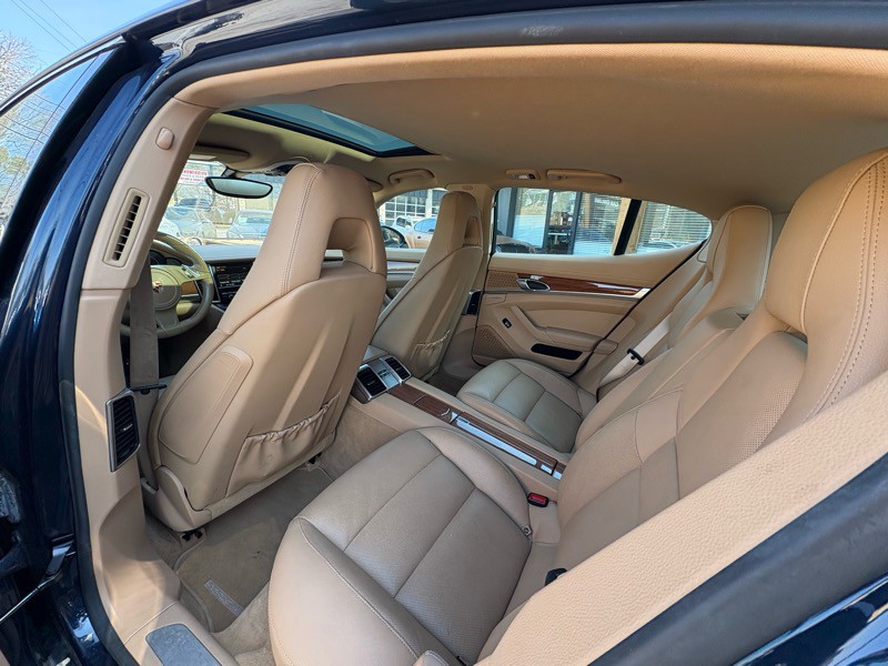 2013 Porsche Panamera Image 34