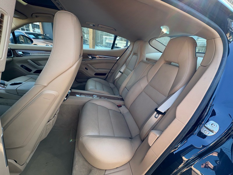 2013 Porsche Panamera Image 35
