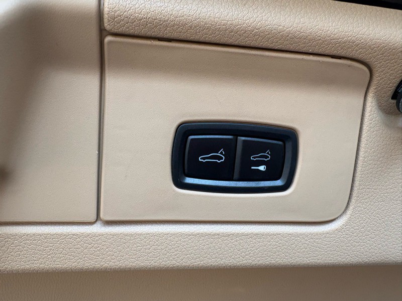 2013 Porsche Panamera Image 36