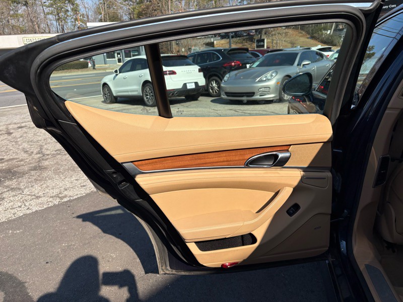2013 Porsche Panamera Image 37