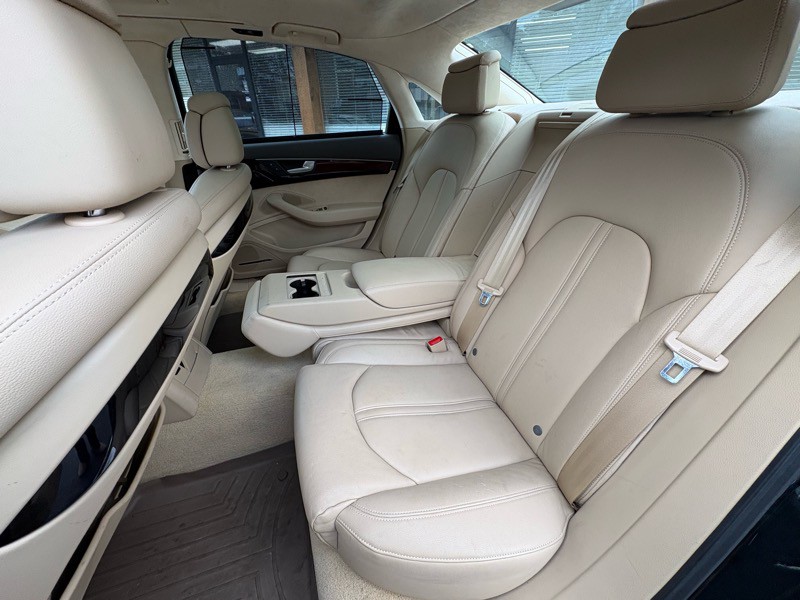 2011 Audi A8 Image 19
