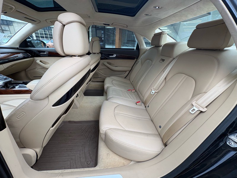 2011 Audi A8 Image 21