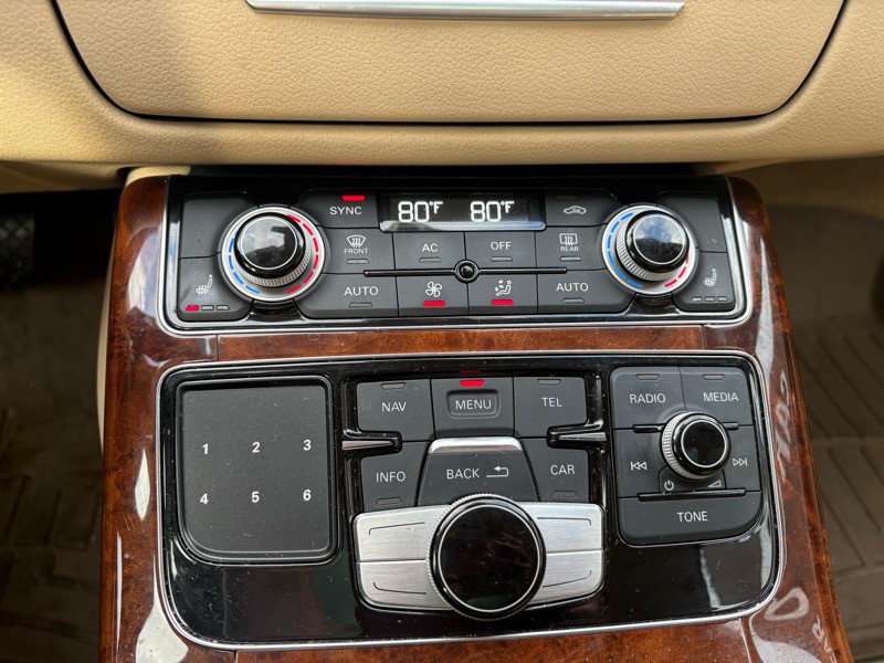 2011 Audi A8 Image 24