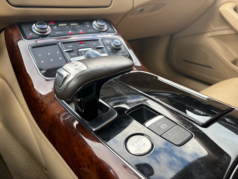 2011 Audi A8 Image 27