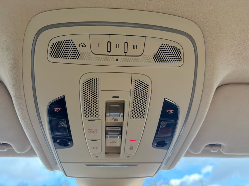 2011 Audi A8 Image 29