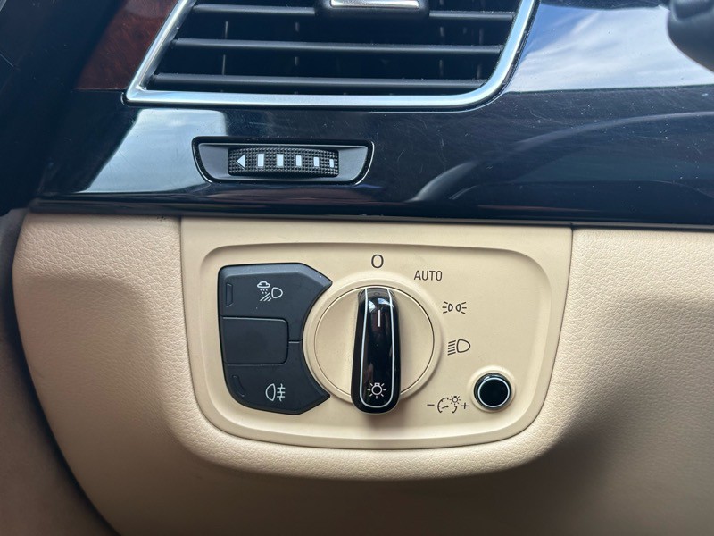 2011 Audi A8 Image 30