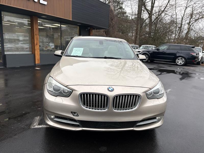 2010 BMW 5 Series Image 2