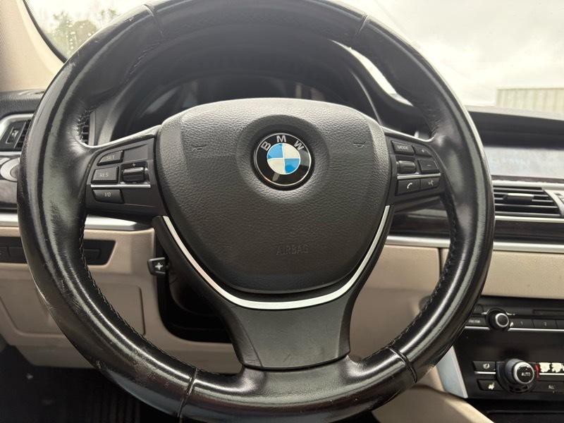 2010 BMW 5 Series Image 17