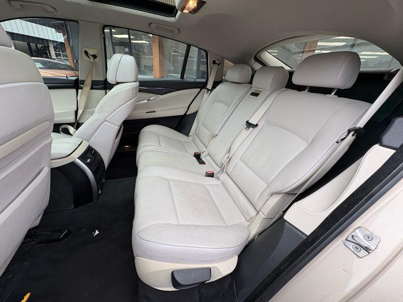 2010 BMW 5 Series Image 22