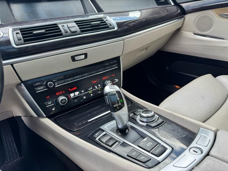 2010 BMW 5 Series Image 12