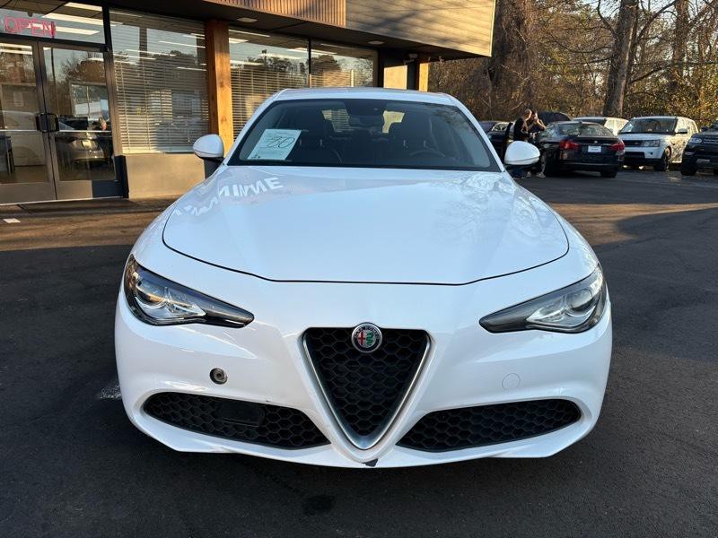 2017 Alfa Romeo Giulia Image 2