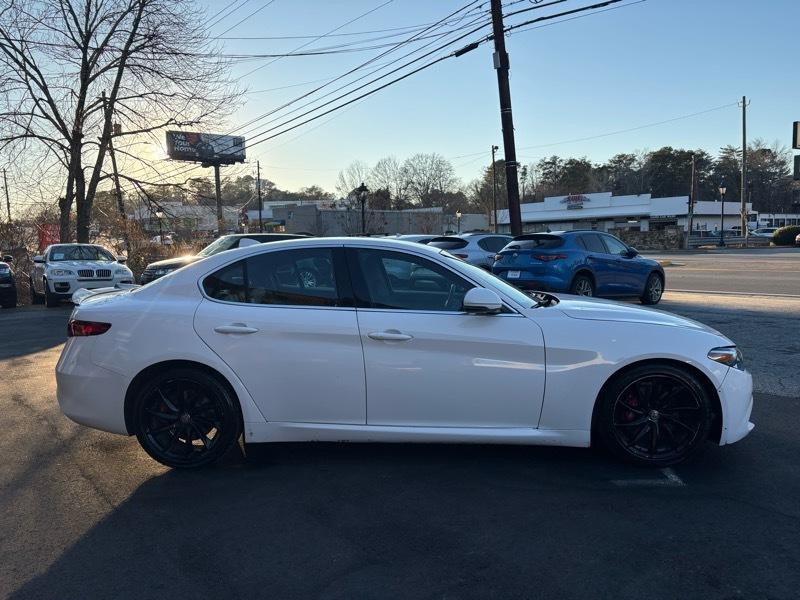 2017 Alfa Romeo Giulia Image 4