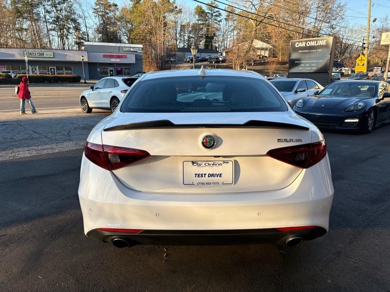 2017 Alfa Romeo Giulia Image 6