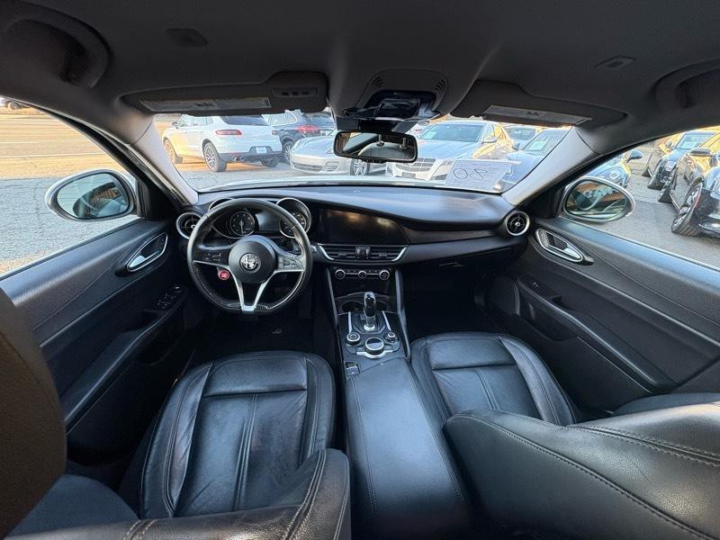 2017 Alfa Romeo Giulia Image 11