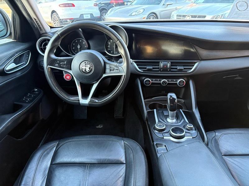 2017 Alfa Romeo Giulia Image 12