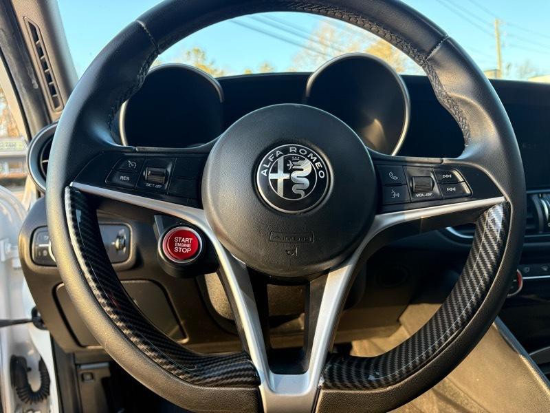 2017 Alfa Romeo Giulia Image 13