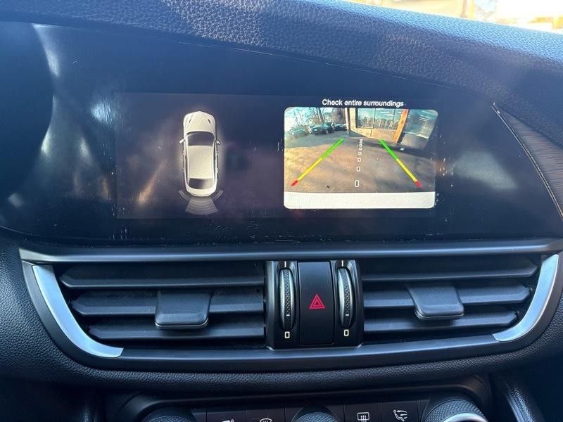 2017 Alfa Romeo Giulia Image 16