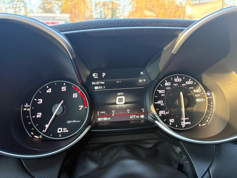 2017 Alfa Romeo Giulia Image 17