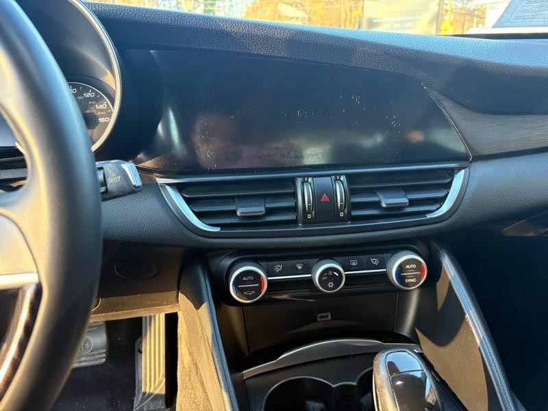 2017 Alfa Romeo Giulia Image 18