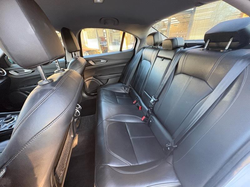 2017 Alfa Romeo Giulia Image 23