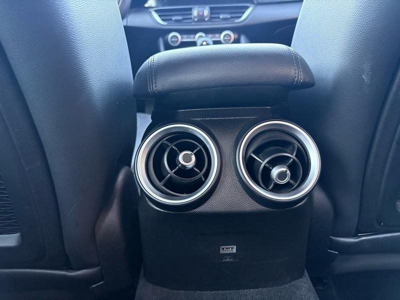 2017 Alfa Romeo Giulia Image 24