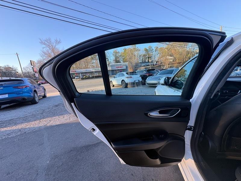 2017 Alfa Romeo Giulia Image 25