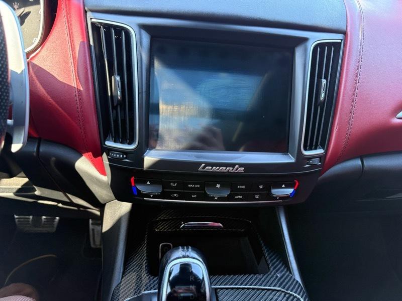 2017 Maserati Levante Image 22