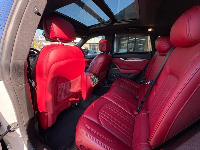2017 Maserati Levante Image 30