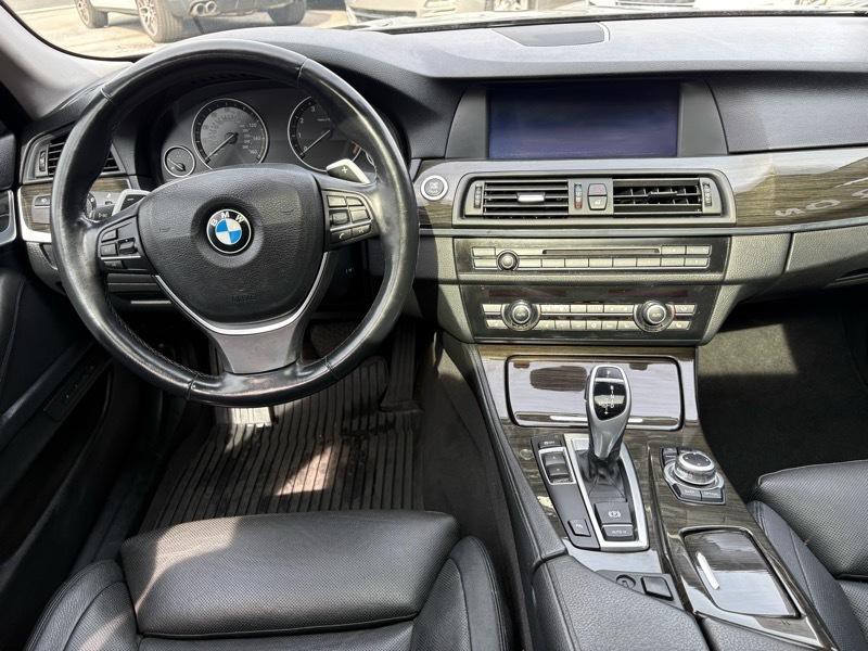 2011 BMW 5 Series Image 9