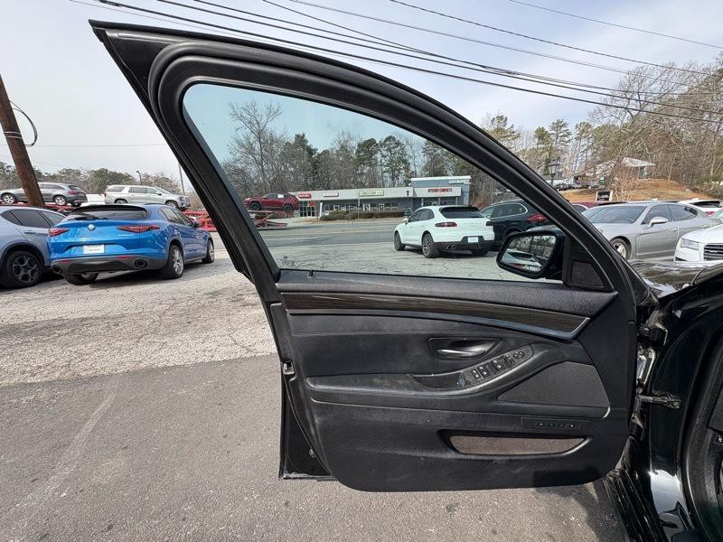 2011 BMW 5 Series Image 22