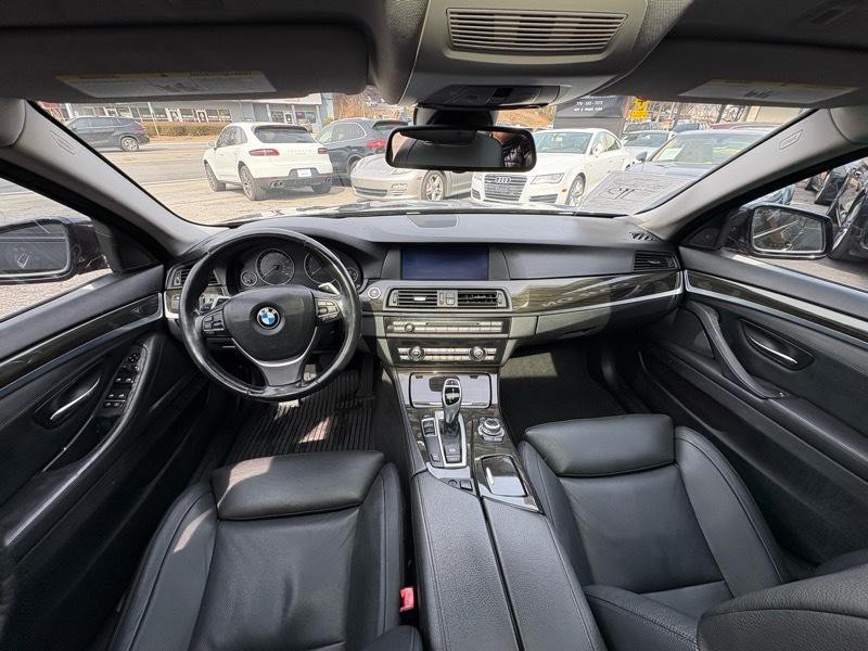 2011 BMW 5 Series Image 8