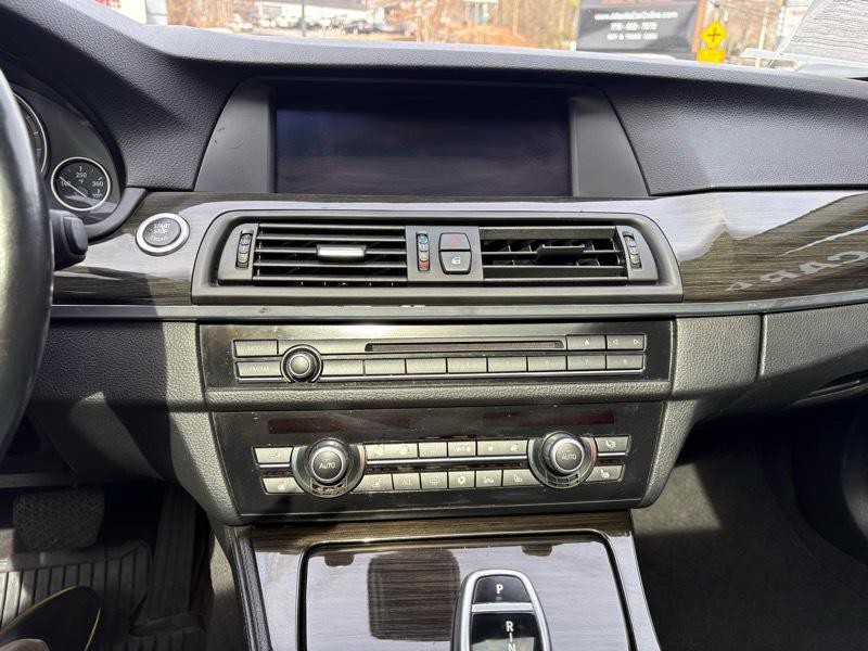 2011 BMW 5 Series Image 16