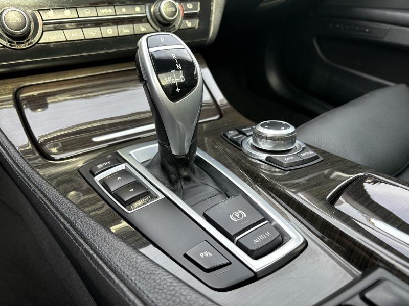 2011 BMW 5 Series Image 17