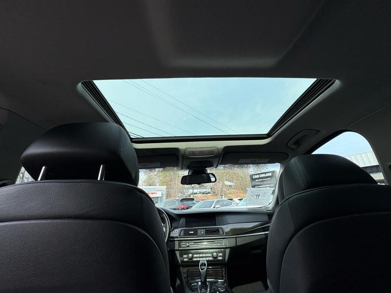 2011 BMW 5 Series Image 22