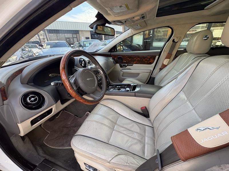 2014 Jaguar XJ Image 11