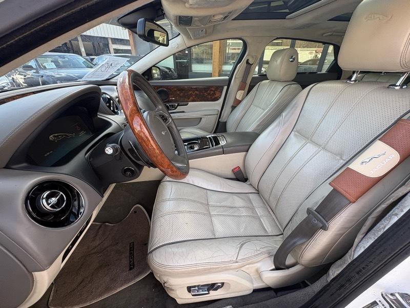 2014 Jaguar XJ Image 12