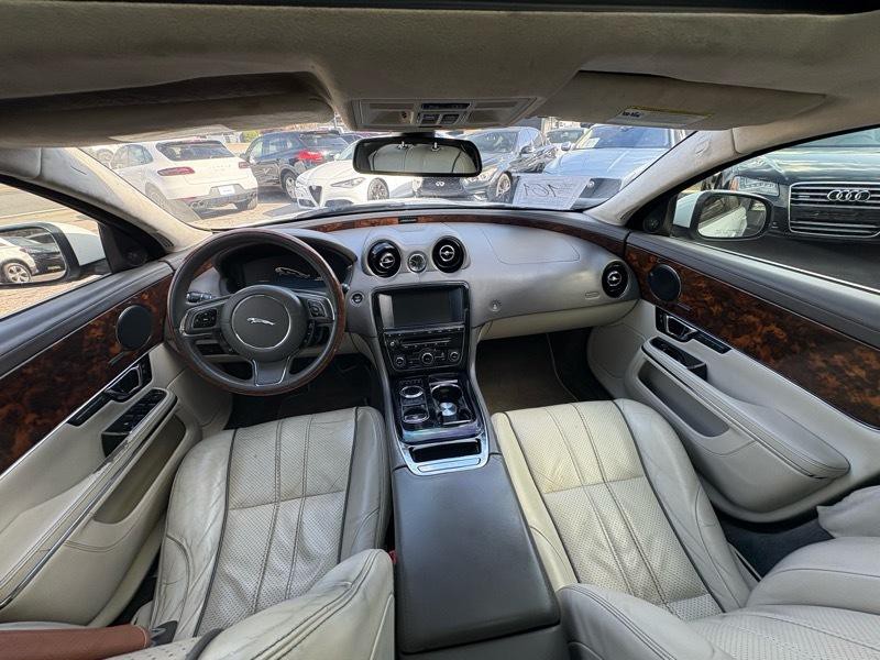 2014 Jaguar XJ Image 13
