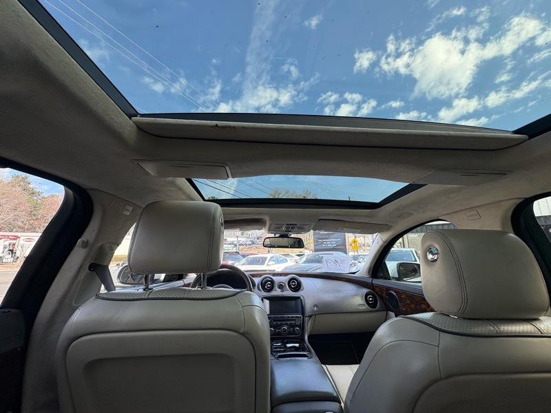 2014 Jaguar XJ Image 14