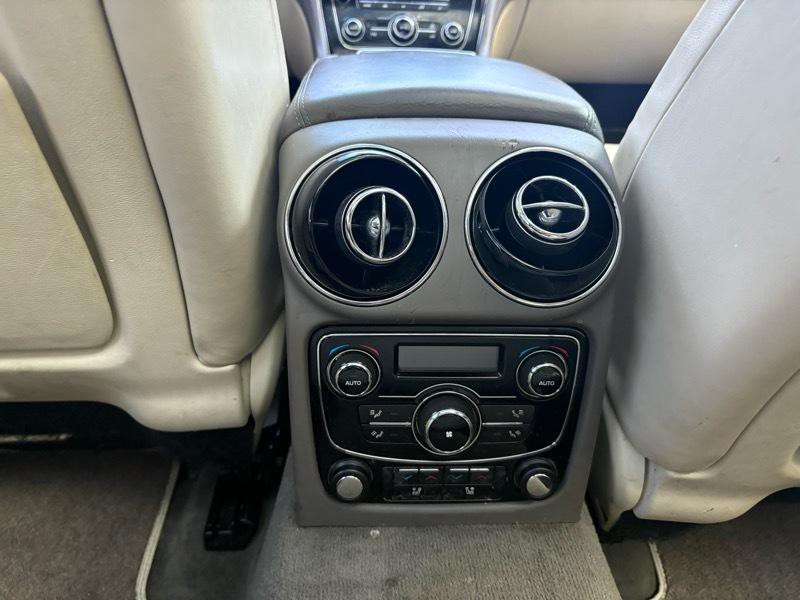 2014 Jaguar XJ Image 16