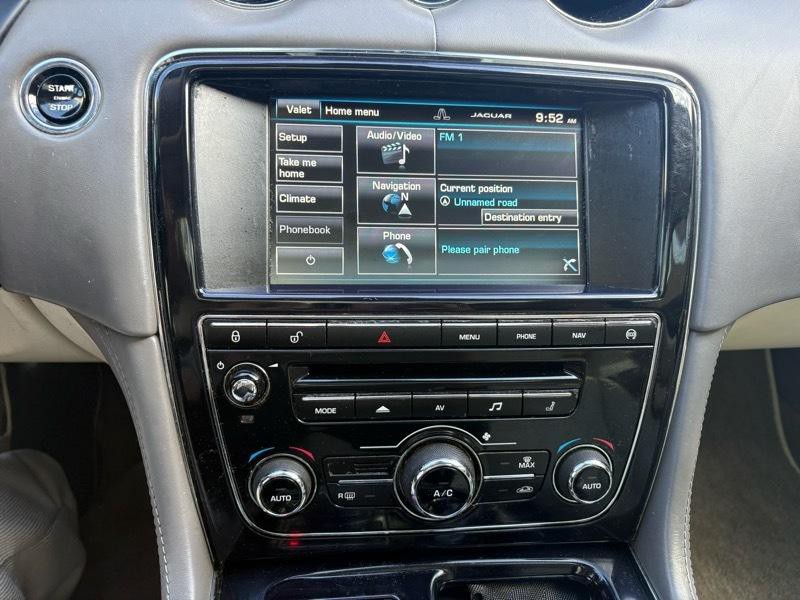 2014 Jaguar XJ Image 22