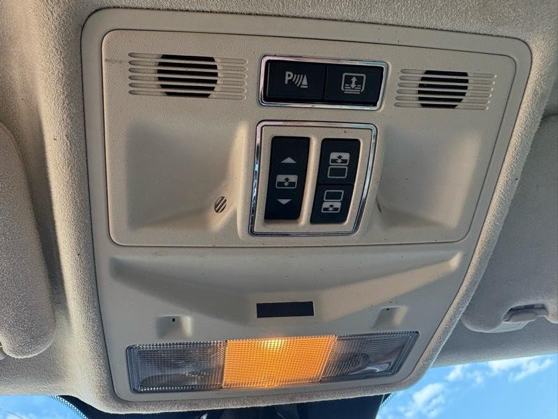 2014 Jaguar XJ Image 23